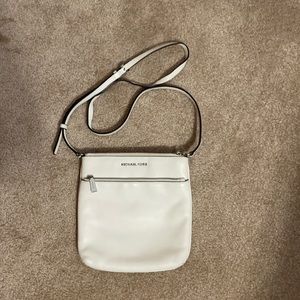 Michael Kors Leather Crossbody bag